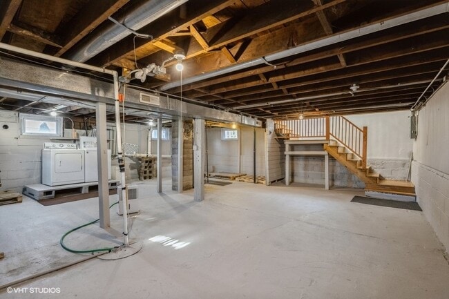 Building Photo - 115 E Naperville Rd