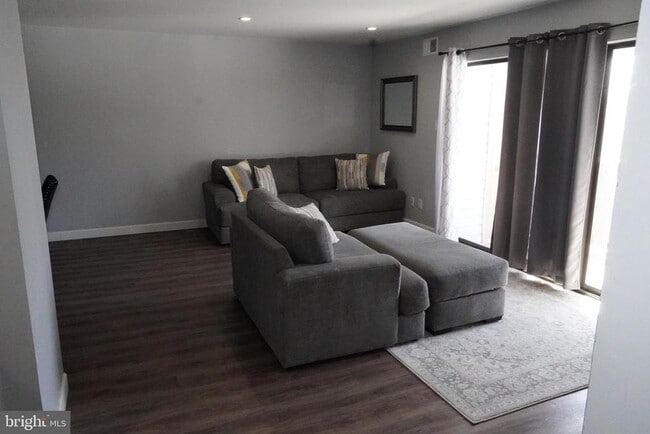 Building Photo - 704 The Woods