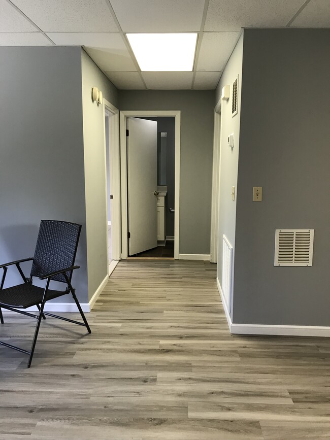 Building Photo - 1527 Meadow Spring Dr