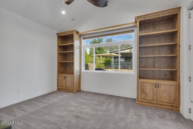 Building Photo - 525 Aqueduct Ct