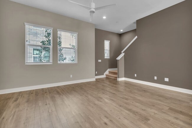 Building Photo - 945 E Mason Ln