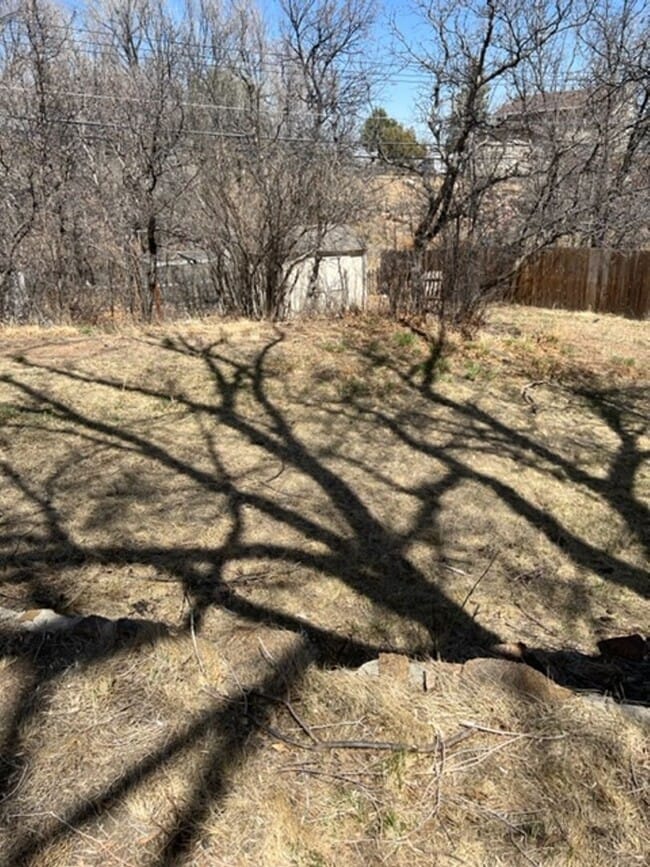 Building Photo - 4 BEDROOM HOME IN SKYWAY!!