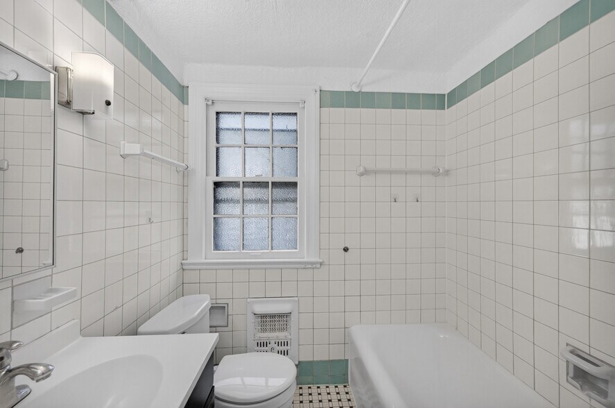 Building Photo - 3561 Lynnfield Rd