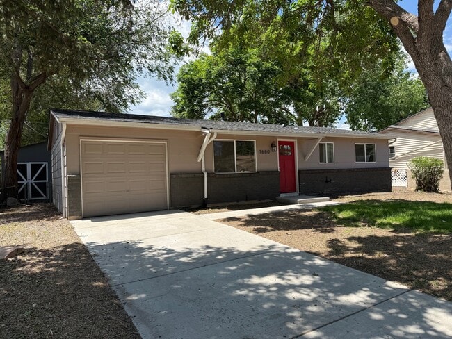 Primary Photo - 1680 Luna Dr