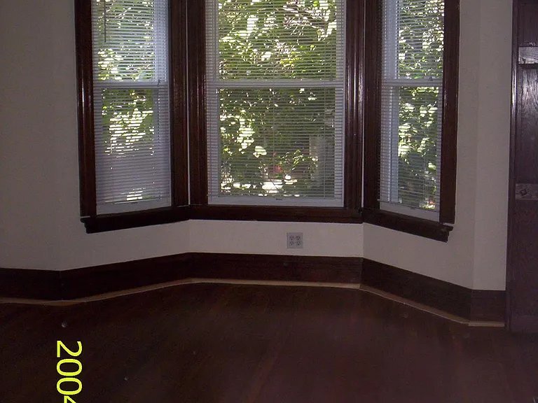 Building Photo - 2643 N Marshfield Ave
