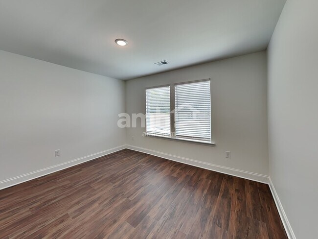 Building Photo - 108 Spruce Cir