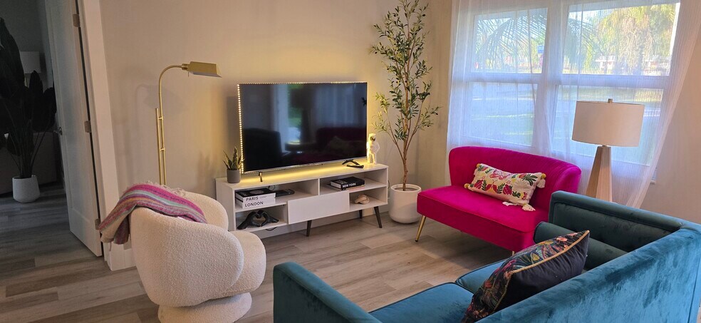 Building Photo - 27105 Center Ave