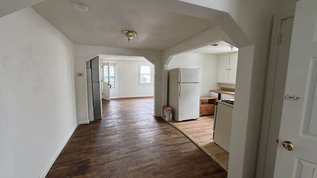 Building Photo - 519 W 2nd St