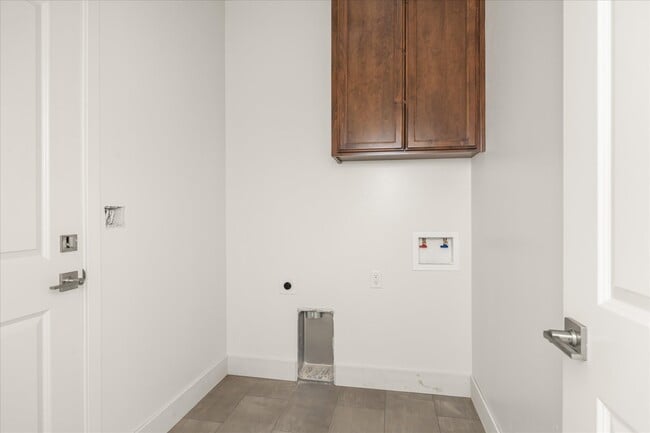 Building Photo - 40468 Bollinger Pl