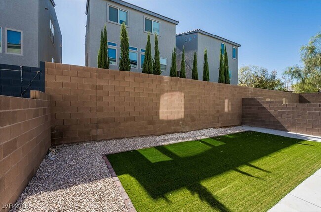 Building Photo - 8115 Carpenter Creek Ave