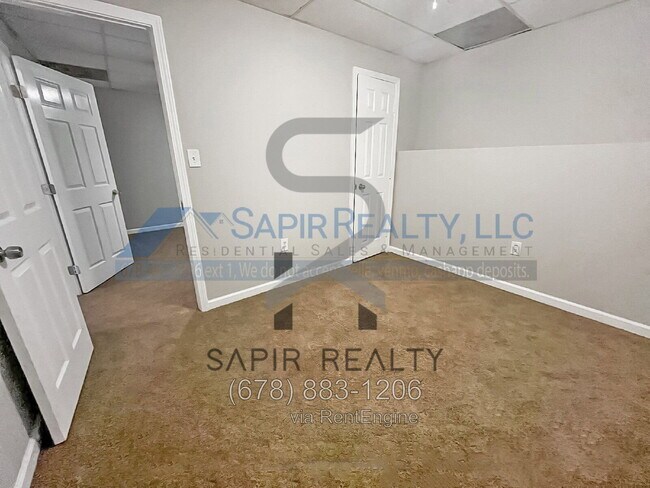 Building Photo - 220 Beechwood Ln