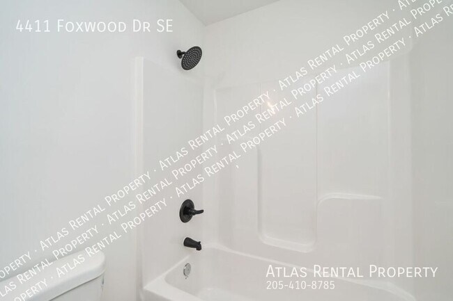 Building Photo - 4411 Foxwood Dr SE