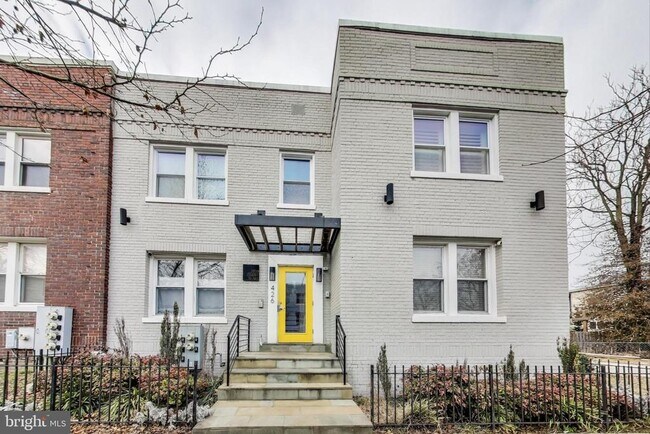 Building Photo - 426 18th St NE