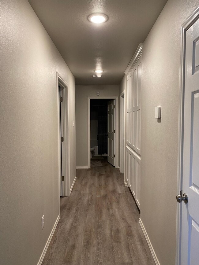 Building Photo - 525 N Chicago Ave