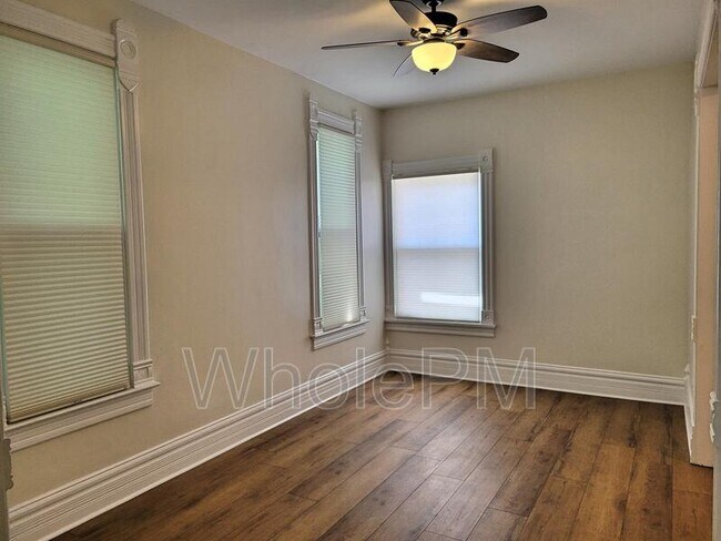 Building Photo - 721 Elati St