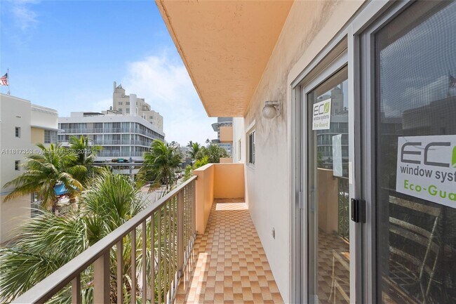 Building Photo - 1150 Collins Ave