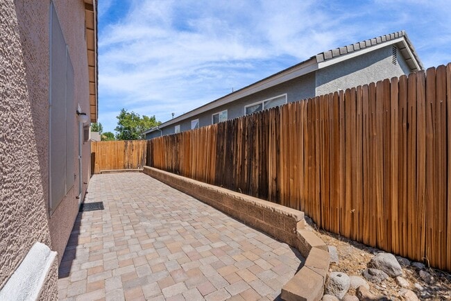 Building Photo - Damonte Ranch 3 bedroom charmer