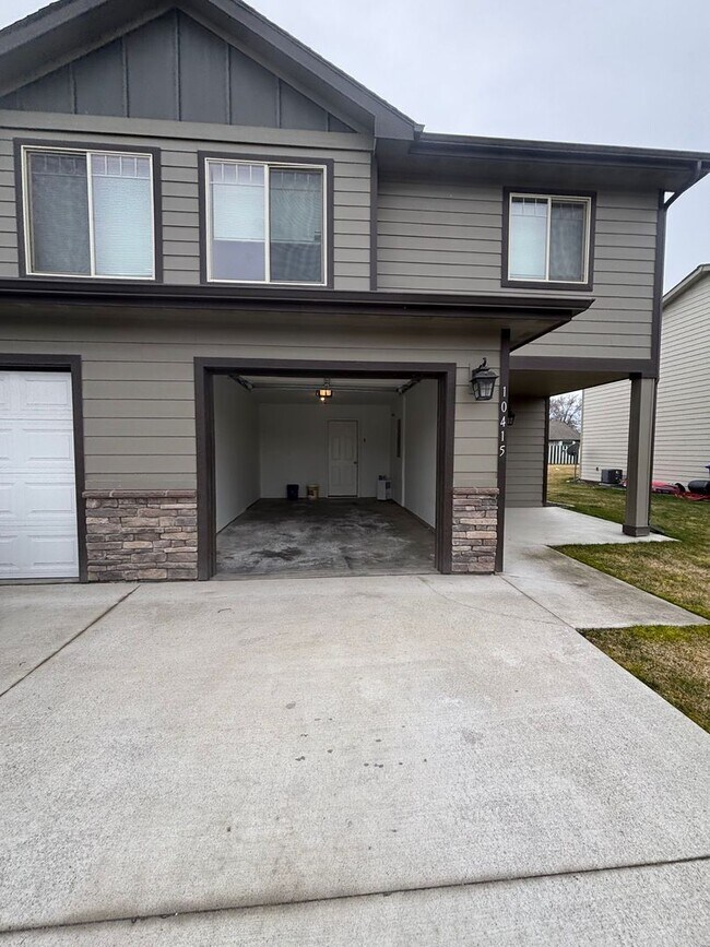 Building Photo - NEWLY UPDATED 4 bed / 2.5 BATH - Desirable Spokane Valley