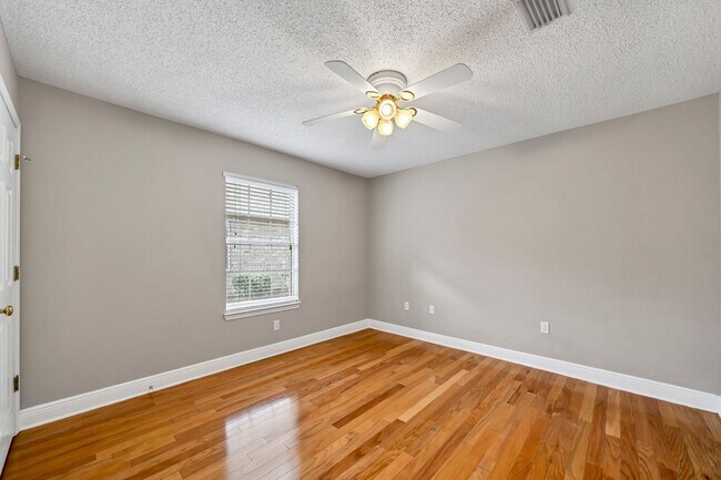 Building Photo - Community Pool & Deeded Access to Santa Ro...