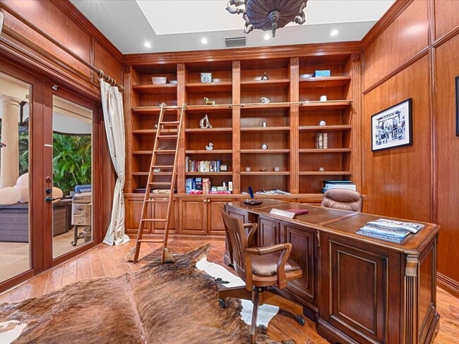 Building Photo - 3030 NE 45th St