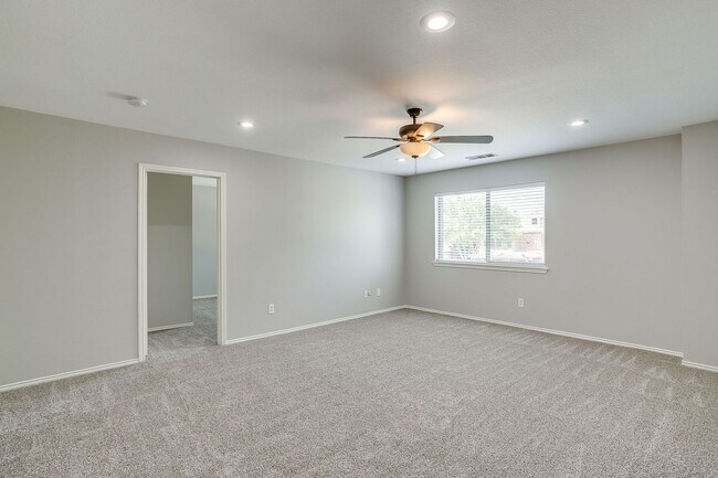 Building Photo - 2875 Grandview Dr