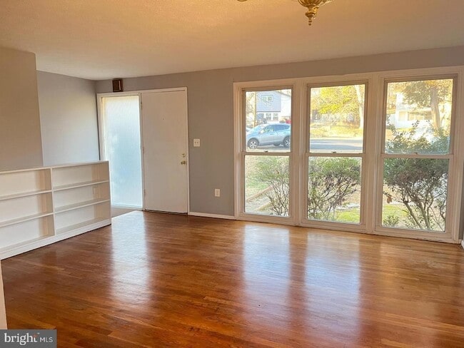 Building Photo - 6323 Fenton Ct