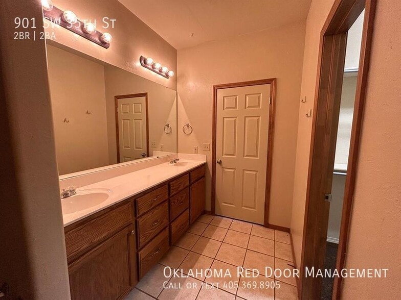 Building Photo - 901 SW 35th St