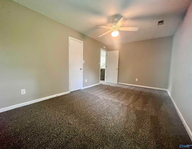 Building Photo - 102 Yellowwood Ct