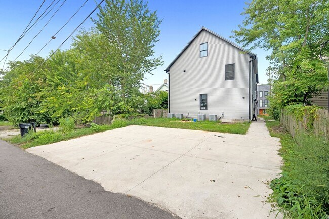 Building Photo - 2322 Scranton Rd