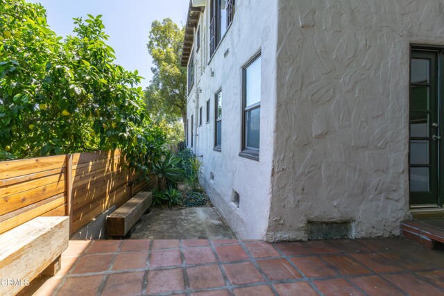 Building Photo - 854 Oneonta Dr