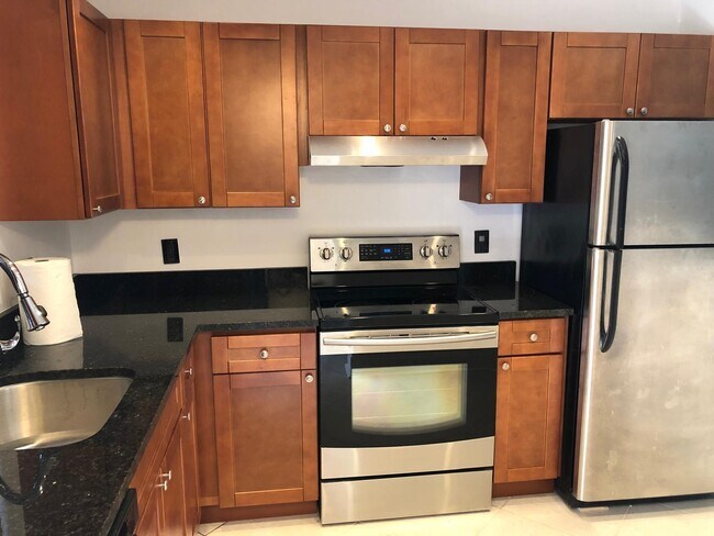 Building Photo - 21911 Lake Forest Cir