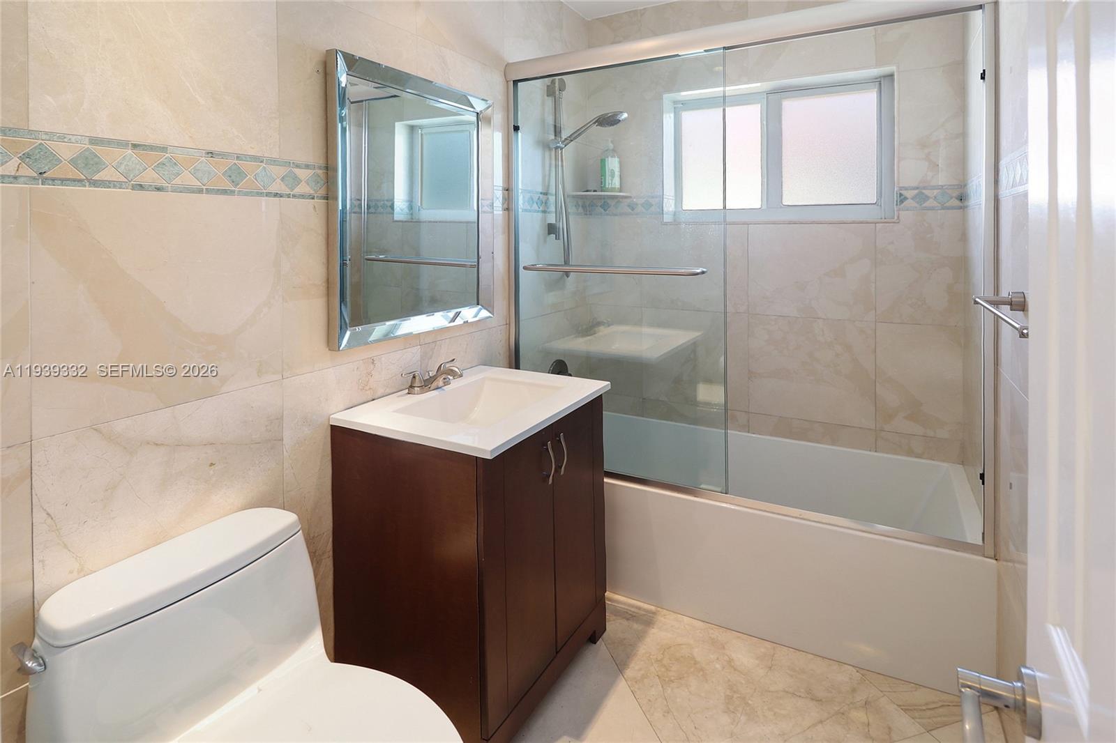 Building Photo - 2031 NE 14th Ct