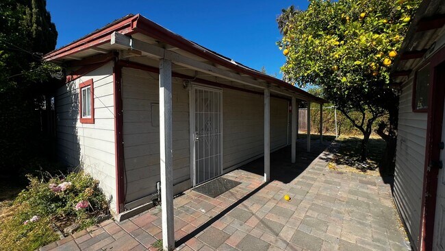 Building Photo - P15538