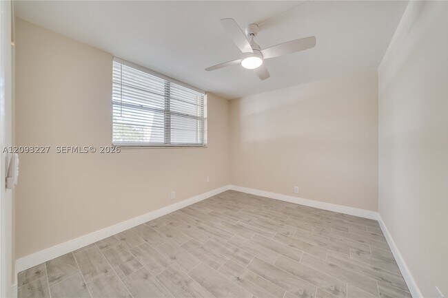 Building Photo - 9230 Lagoon Pl