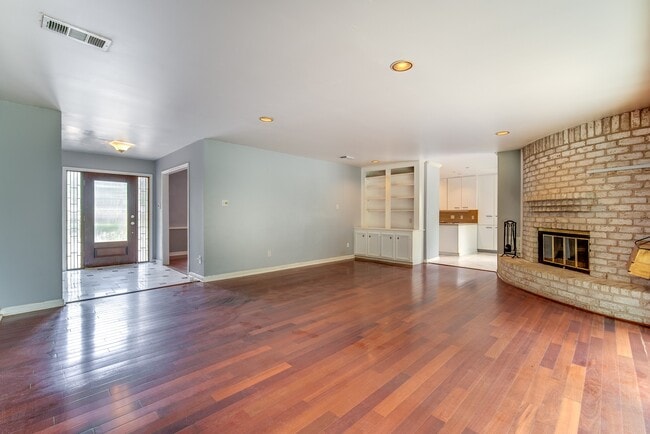 Building Photo - 3927 Pleasant Valley Dr