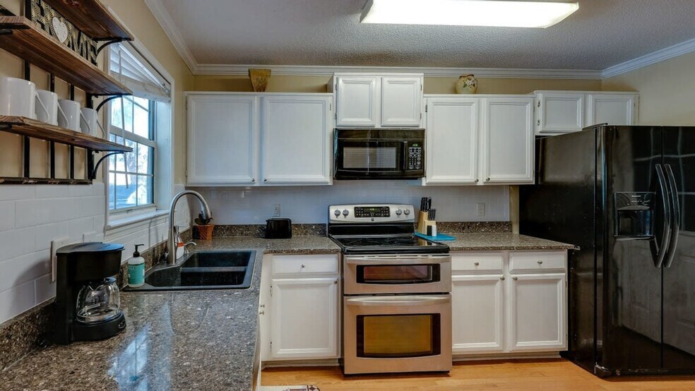 Building Photo - 584 Oemler Loop
