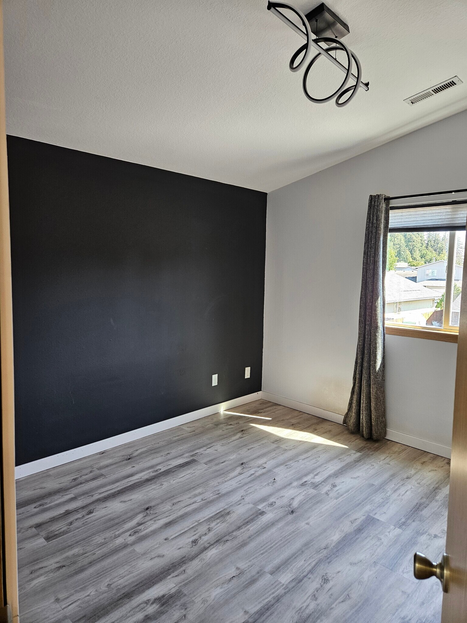 Building Photo - 5316 Holly Loop SE