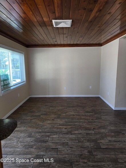 Building Photo - 6417 Ridgewood Ave