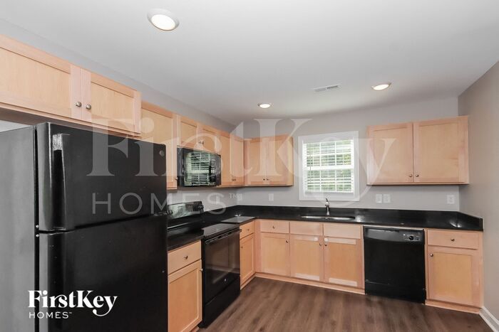 Building Photo - 625 Wilson St