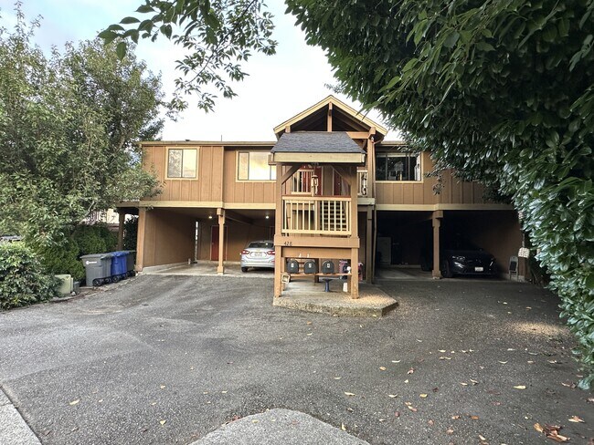 Building Photo - 428 Stow Ave S