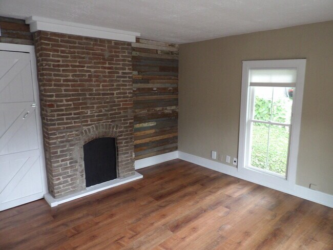 Building Photo - 611 Taylor Ave