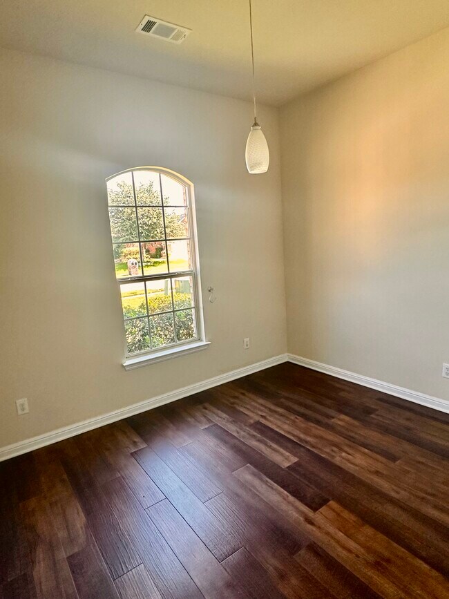 Building Photo - 429 Foxcraft Dr