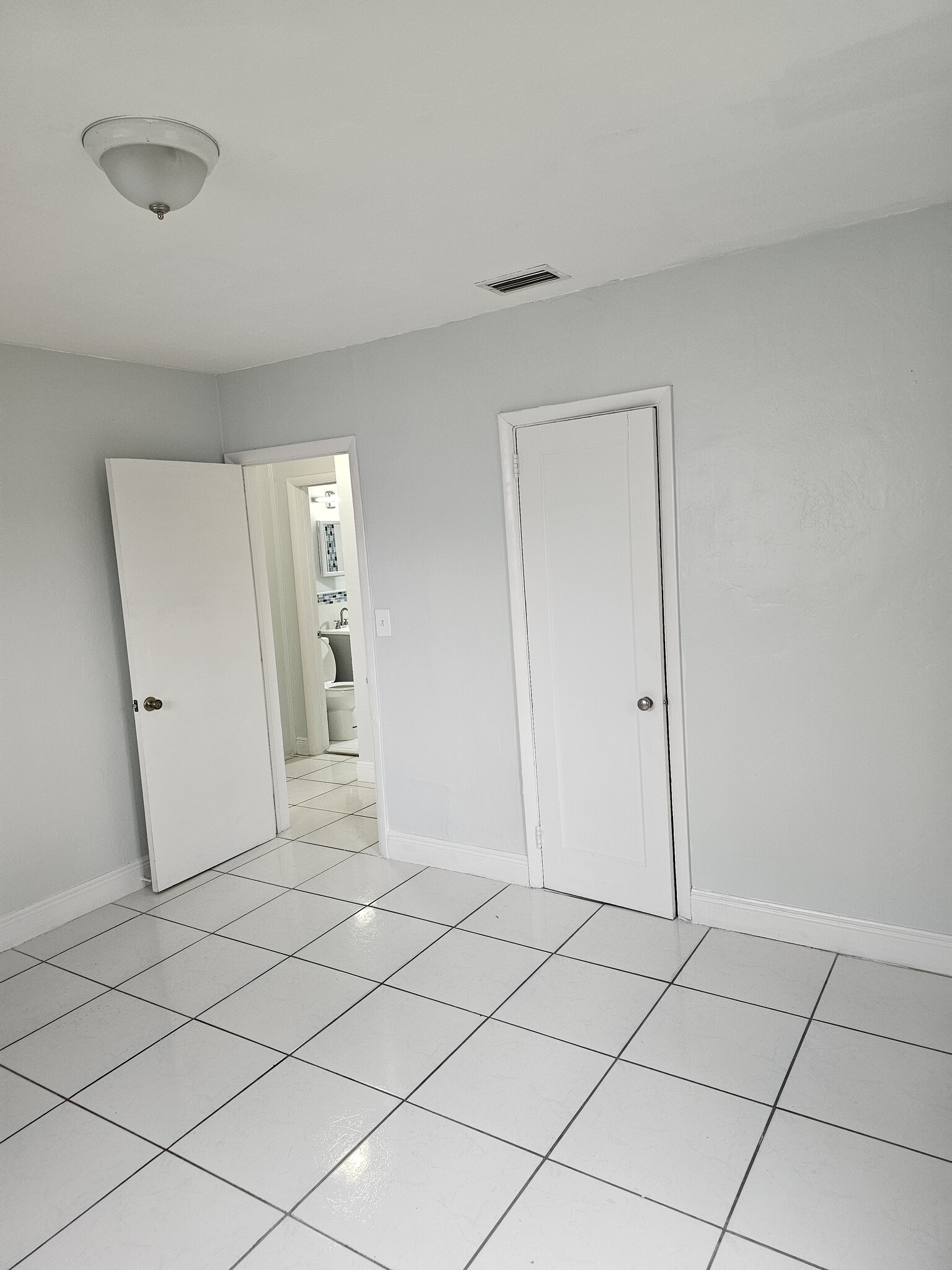 Building Photo - 1240 Rutland St