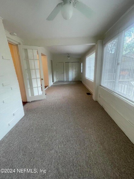 Building Photo - 3904 Hollingsworth St