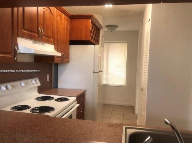 Building Photo - 937 Coral Club Dr