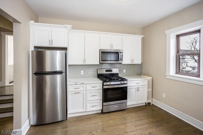 Building Photo - 204 Church St