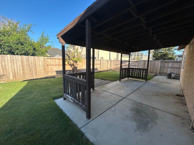 Building Photo - 2541 Carnival Dr