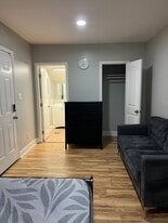 Building Photo - 761 Kennolia Dr SW