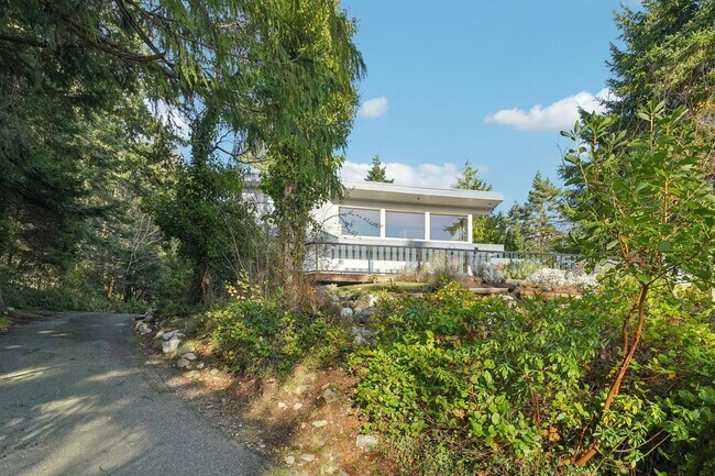 Building Photo - 5408 Sunset Ave