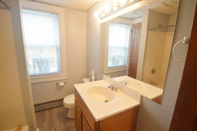 Building Photo - 38 Cascade St